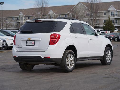 Summit White 2017 Chevrolet Equinox LT