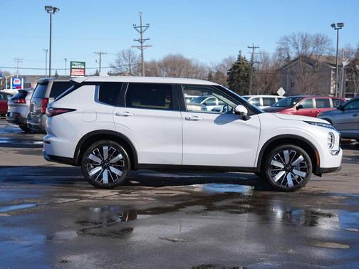 2026 Mitsubishi Outlander SE