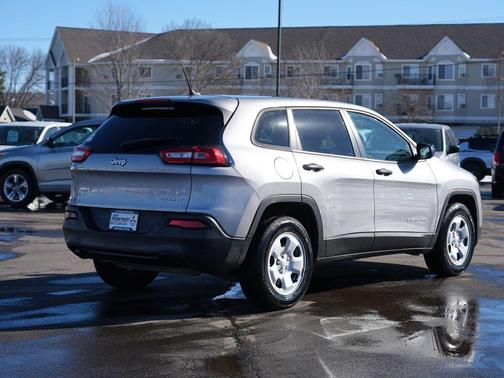 2016 Jeep Cherokee Sport