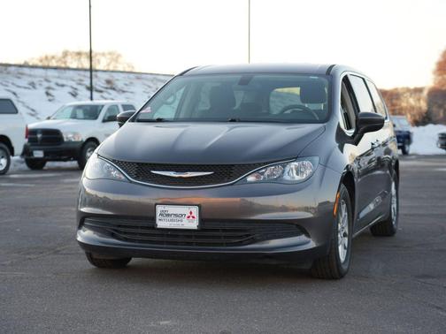 2020 Chrysler Voyager LX