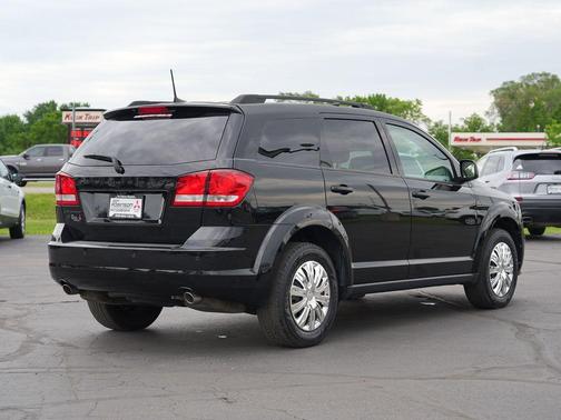 Pitch Black Clearcoat 2018 Dodge Journey SE