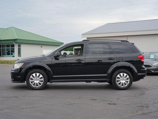 Pitch Black Clearcoat 2018 Dodge Journey SE