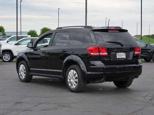 Pitch Black Clearcoat 2018 Dodge Journey SE
