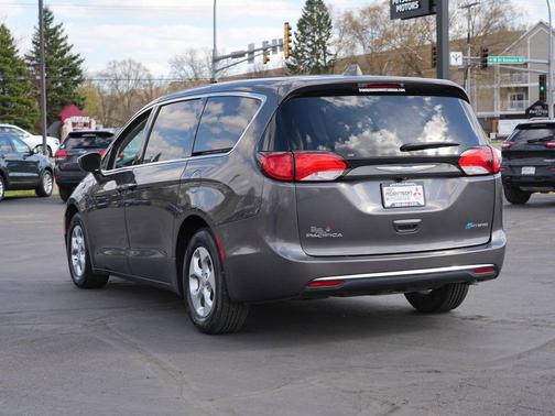 Granite Crystal Clearcoat Metallic 2017 Chrysler Pacifica Hybrid Touring Plus