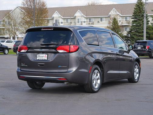 Granite Crystal Clearcoat Metallic 2017 Chrysler Pacifica Hybrid Touring Plus