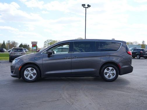 Granite Crystal Clearcoat Metallic 2017 Chrysler Pacifica Hybrid Touring Plus