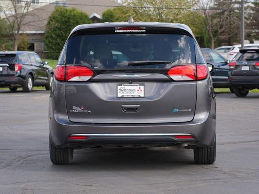 Granite Crystal Clearcoat Metallic 2017 Chrysler Pacifica Hybrid Touring Plus