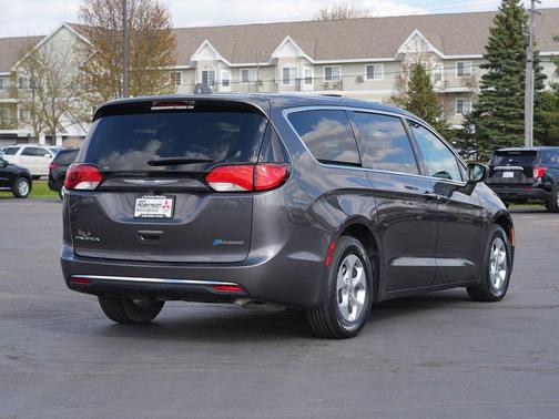 Granite Crystal Clearcoat Metallic 2017 Chrysler Pacifica Hybrid Touring Plus