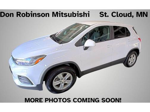 Summit White 2017 Chevrolet Trax LS