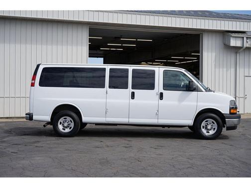 2017 Chevrolet Express 3500 LT