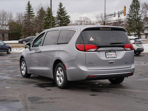 2018 Chrysler Pacifica Hybrid Touring Plus