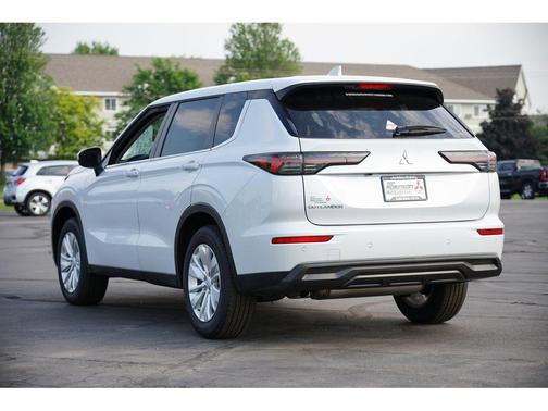 2025 Mitsubishi Outlander ES