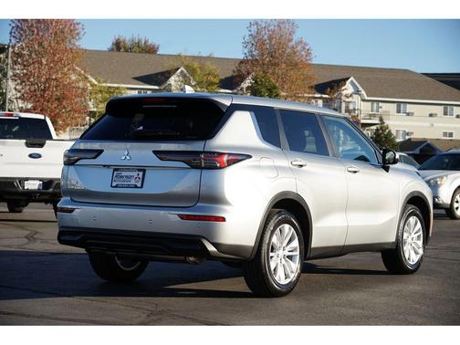 2025 Mitsubishi Outlander ES