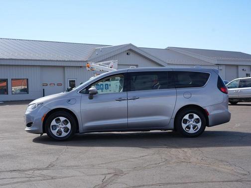 2017 Chrysler Pacifica Hybrid Touring Plus