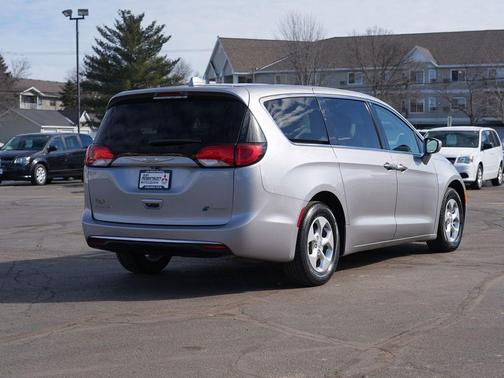 2017 Chrysler Pacifica Hybrid Touring Plus