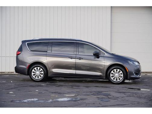 2018 Chrysler Pacifica Touring-L