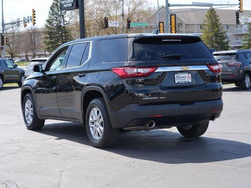 Mosaic Black Metallic 2020 Chevrolet Traverse LS