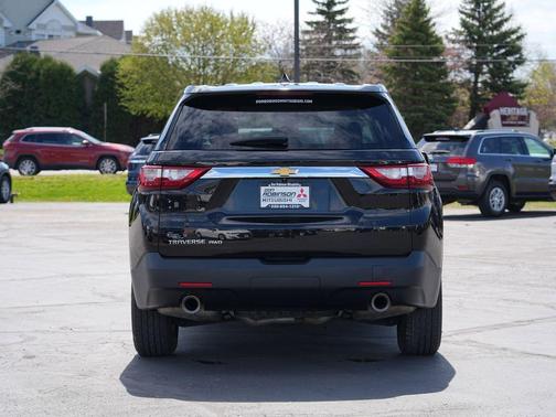Mosaic Black Metallic 2020 Chevrolet Traverse LS
