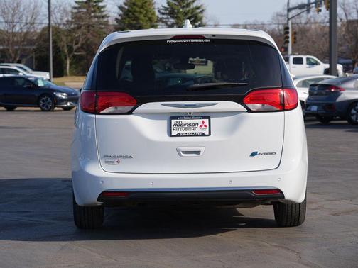 Bright White Clearcoat 2018 Chrysler Pacifica Hybrid Touring Plus