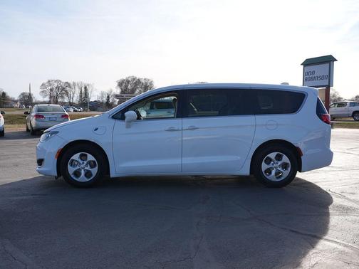 Bright White Clearcoat 2018 Chrysler Pacifica Hybrid Touring Plus