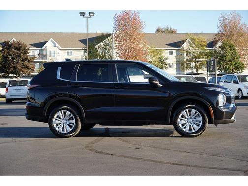 2025 Mitsubishi Outlander ES