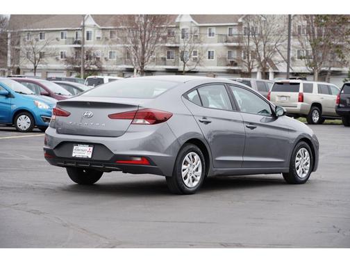 2019 Hyundai ELANTRA SE