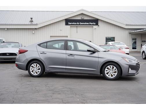 2019 Hyundai ELANTRA SE