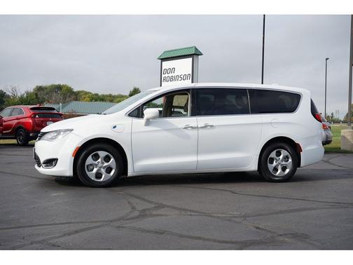 2017 Chrysler Pacifica Hybrid Touring Plus