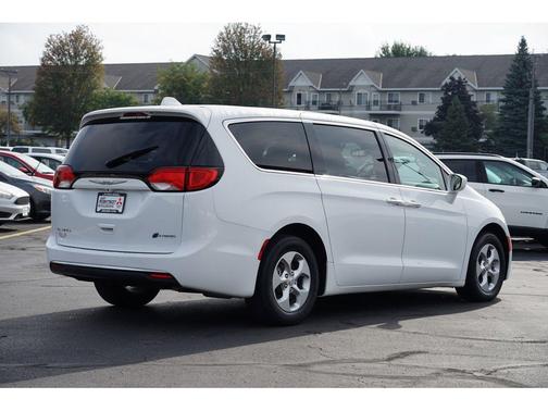 2017 Chrysler Pacifica Hybrid Touring Plus