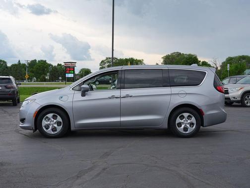 Billet Silver Metallic Clearcoat 2017 Chrysler Pacifica Hybrid Touring Plus