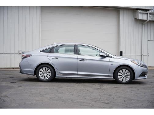2016 Hyundai SONATA Hybrid SE