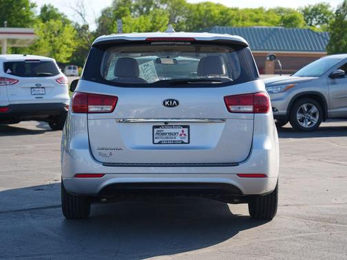 Silky Silver 2018 Kia Sedona L