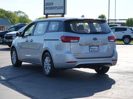 Silky Silver 2018 Kia Sedona L