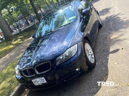 Photo 3 of 4 of 2009 BMW 328 i xDrive