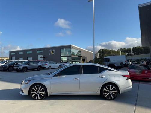 2020 Nissan Altima SR FWD