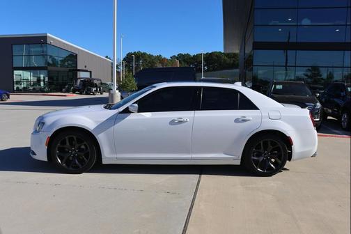2022 Chrysler 300 S