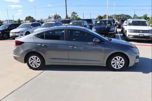 2019 Hyundai ELANTRA SE