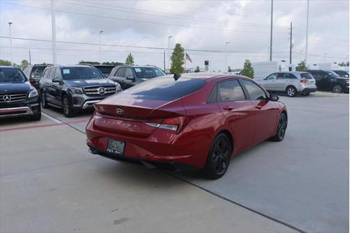 2022 Hyundai ELANTRA SEL