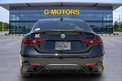 Vulcano Black Metallic 2019 Alfa Romeo Giulia Sport