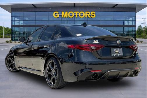 Vulcano Black Metallic 2019 Alfa Romeo Giulia Sport