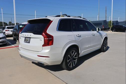 2017 Volvo XC90 T6 Momentum