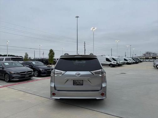 2016 Toyota Sienna SE