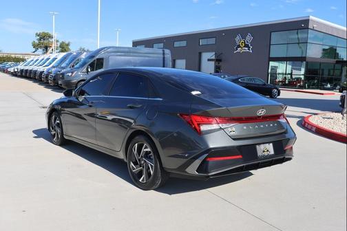 2025 Hyundai ELANTRA SEL