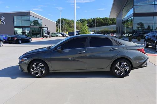 2025 Hyundai ELANTRA SEL