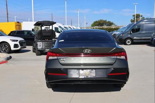 2025 Hyundai ELANTRA SEL