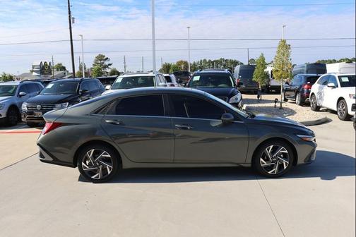 2025 Hyundai ELANTRA SEL