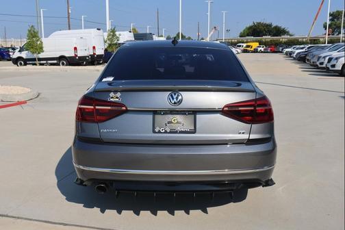 2017 Volkswagen Passat 1.8T R-Line w/Comfort