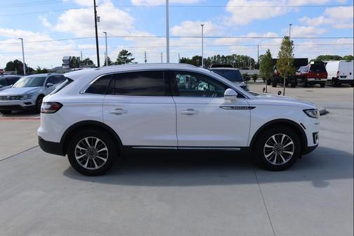 2019 Lincoln Nautilus Select