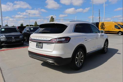 2019 Lincoln Nautilus Select