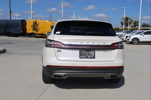 2019 Lincoln Nautilus Select